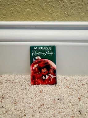 Disney Green and Red Mickey & Minnie Christmas Pin